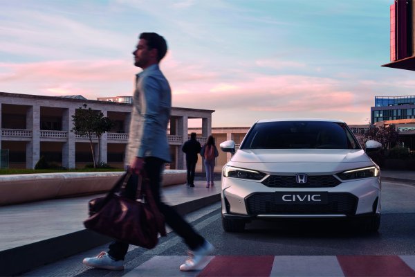 NUOVA HONDA CIVIC FULL HYBRID - Richiedi test drive
